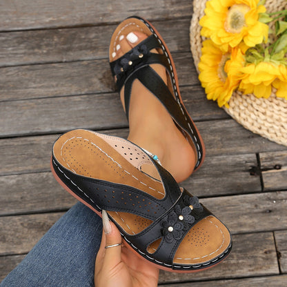 Joanna | Chic Sandals with Daisy Detail