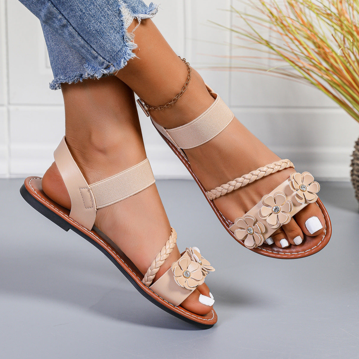 Elke | Flat Comfort Sandals with Floral Strap and Summer Look