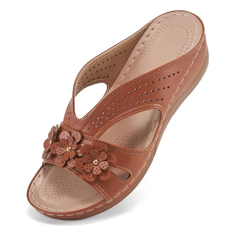 Joanna | Chic Sandals with Daisy Detail