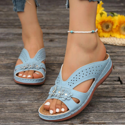 Joanna | Chic Sandals with Daisy Detail