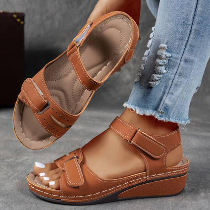 Corina | Fashionable Wedge Sandals in Faux Leather with Support
