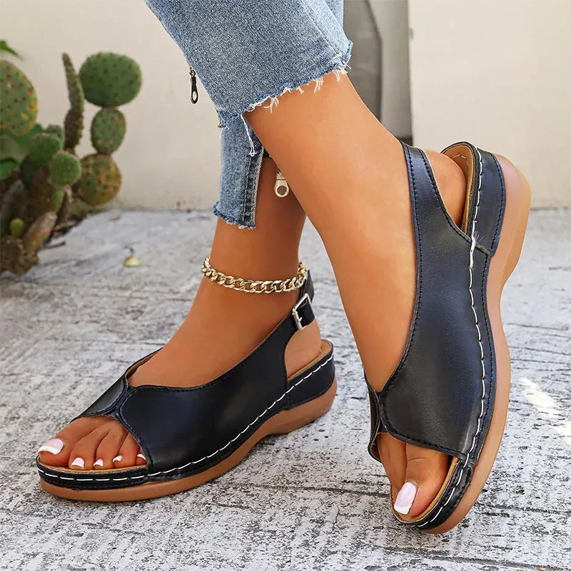 Gitta | Retro Sandals with Adjustable Heel Strap