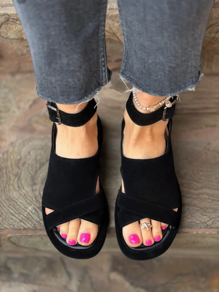 Louisa | On-Trend Roman-Style Sandals with Fish-Shaped Buckle for Summer