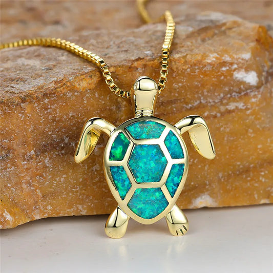 Elisa | Green Fire Opal-Effect Turtle Pendant Vintage Necklace
