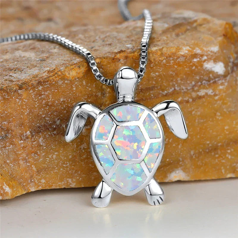 Elisa | Green Fire Opal-Effect Turtle Pendant Vintage Necklace