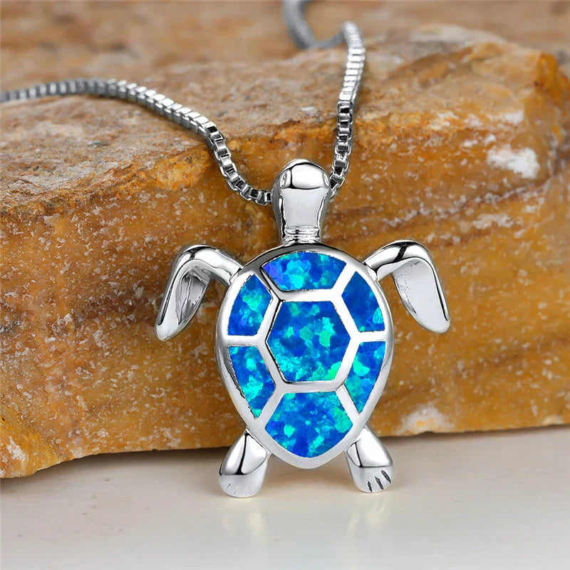 Elisa | Green Fire Opal-Effect Turtle Pendant Vintage Necklace