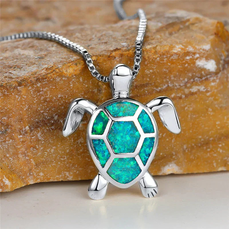 Elisa | Green Fire Opal-Effect Turtle Pendant Vintage Necklace