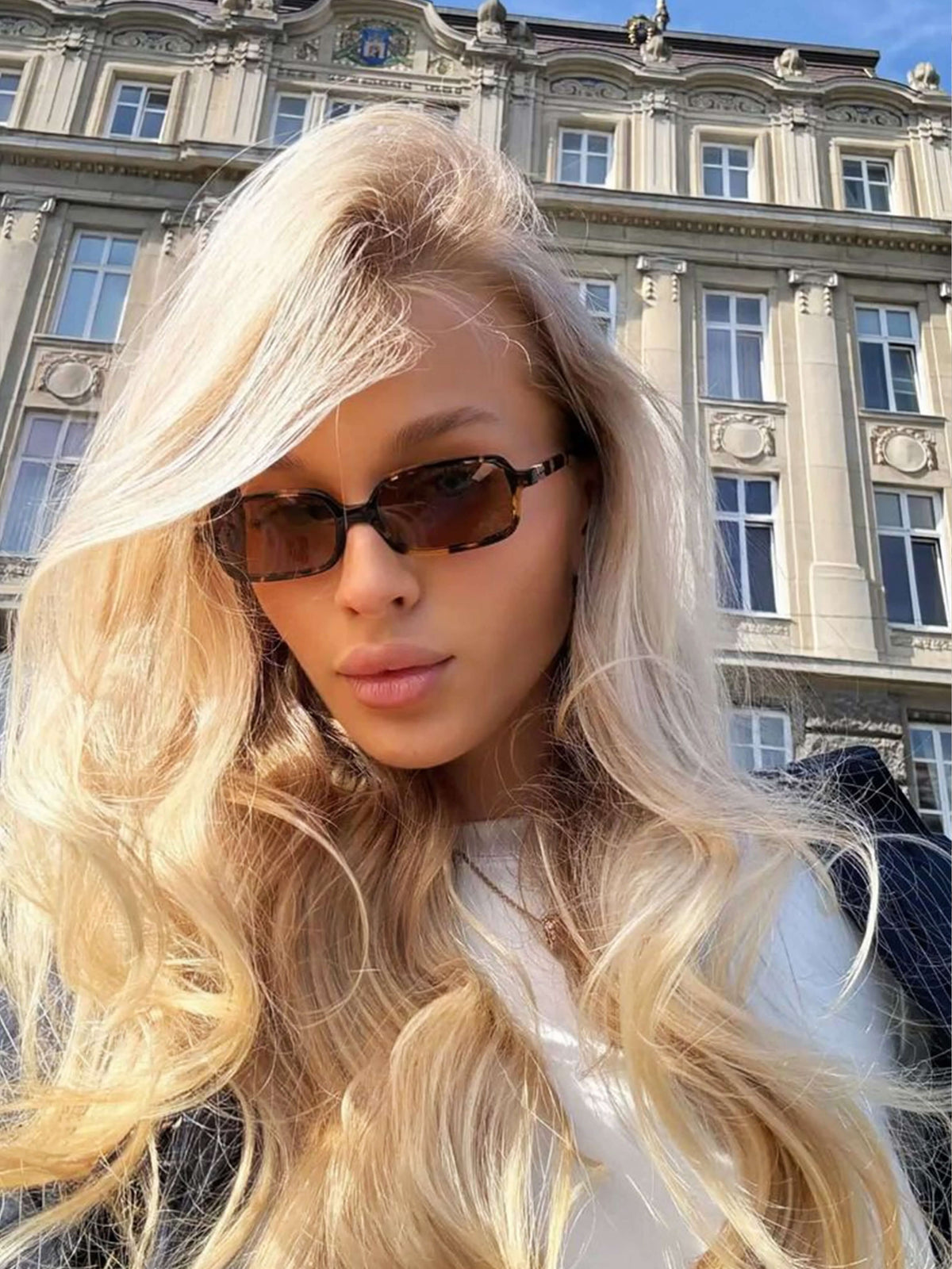 Elle | Glamorous Rectangular Sunglasses