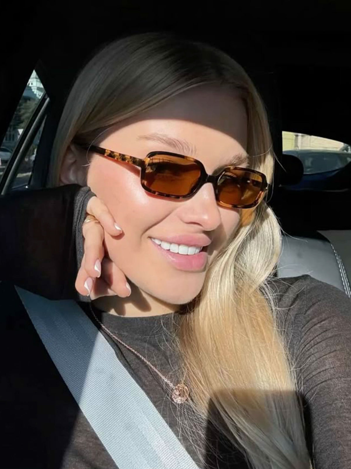 Elle | Glamorous Rectangular Sunglasses