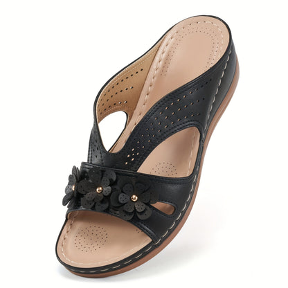 Joanna | Chic Sandals with Daisy Detail