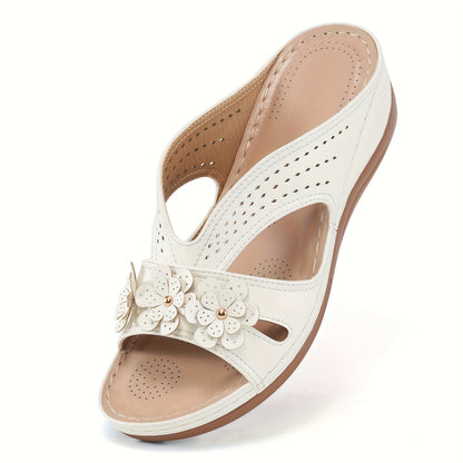 Joanna | Chic Sandals with Daisy Detail