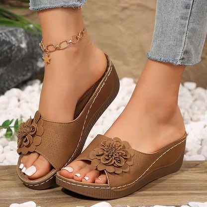 Henny | Comfortable Slip-On Sandals with Floral Pattern